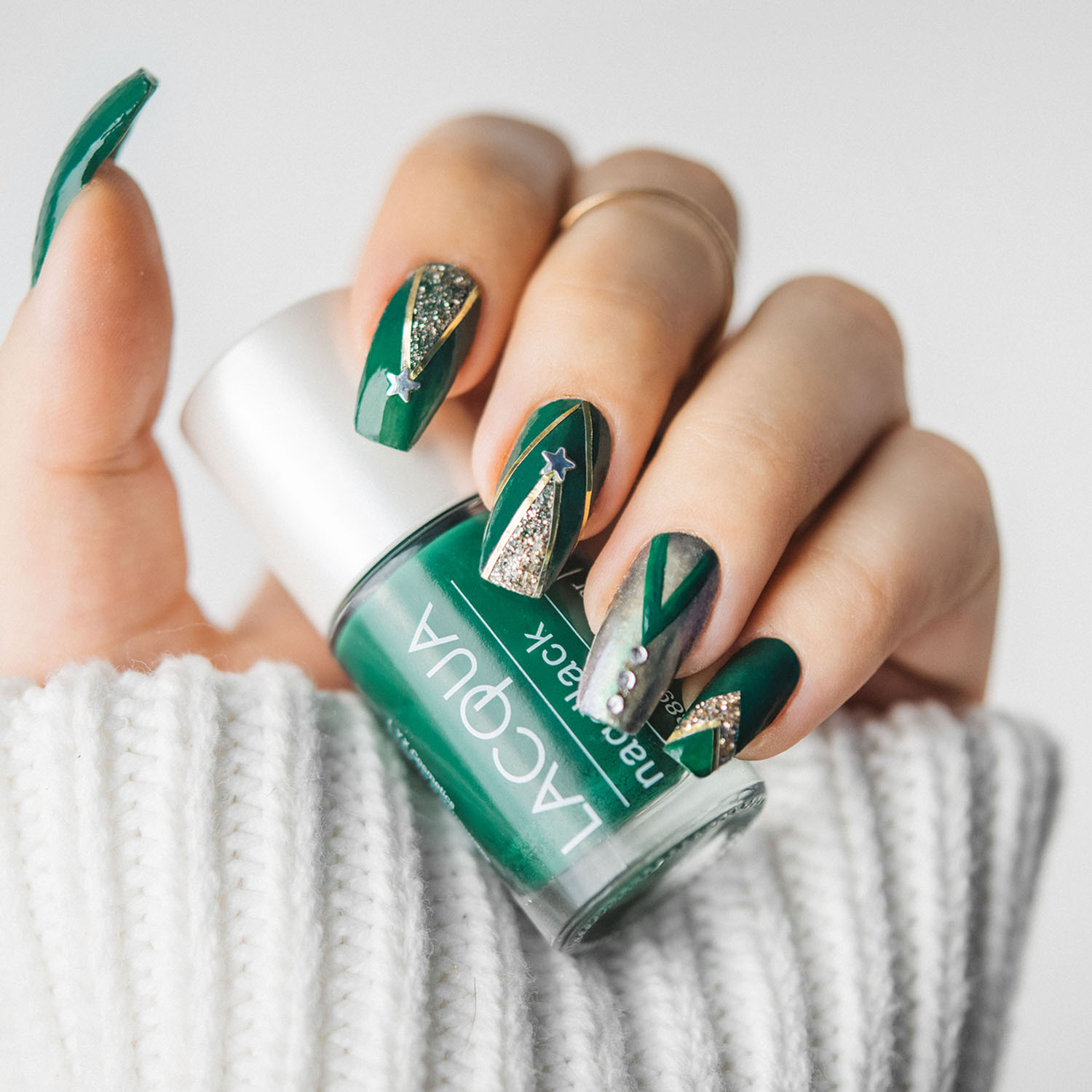 Green & Gold Christmas Nail Art Design