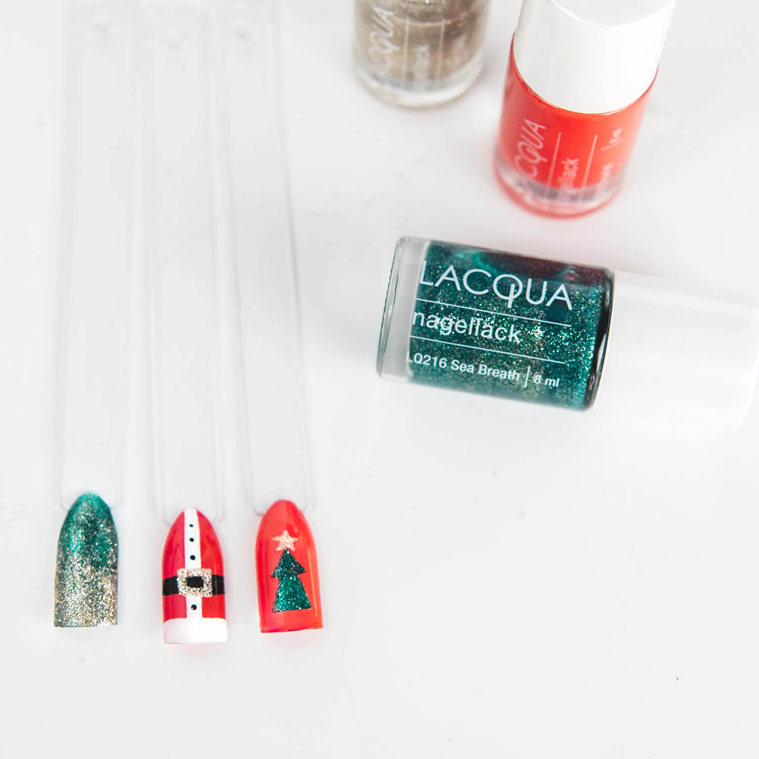 Classic Christmas Nail Art Idea