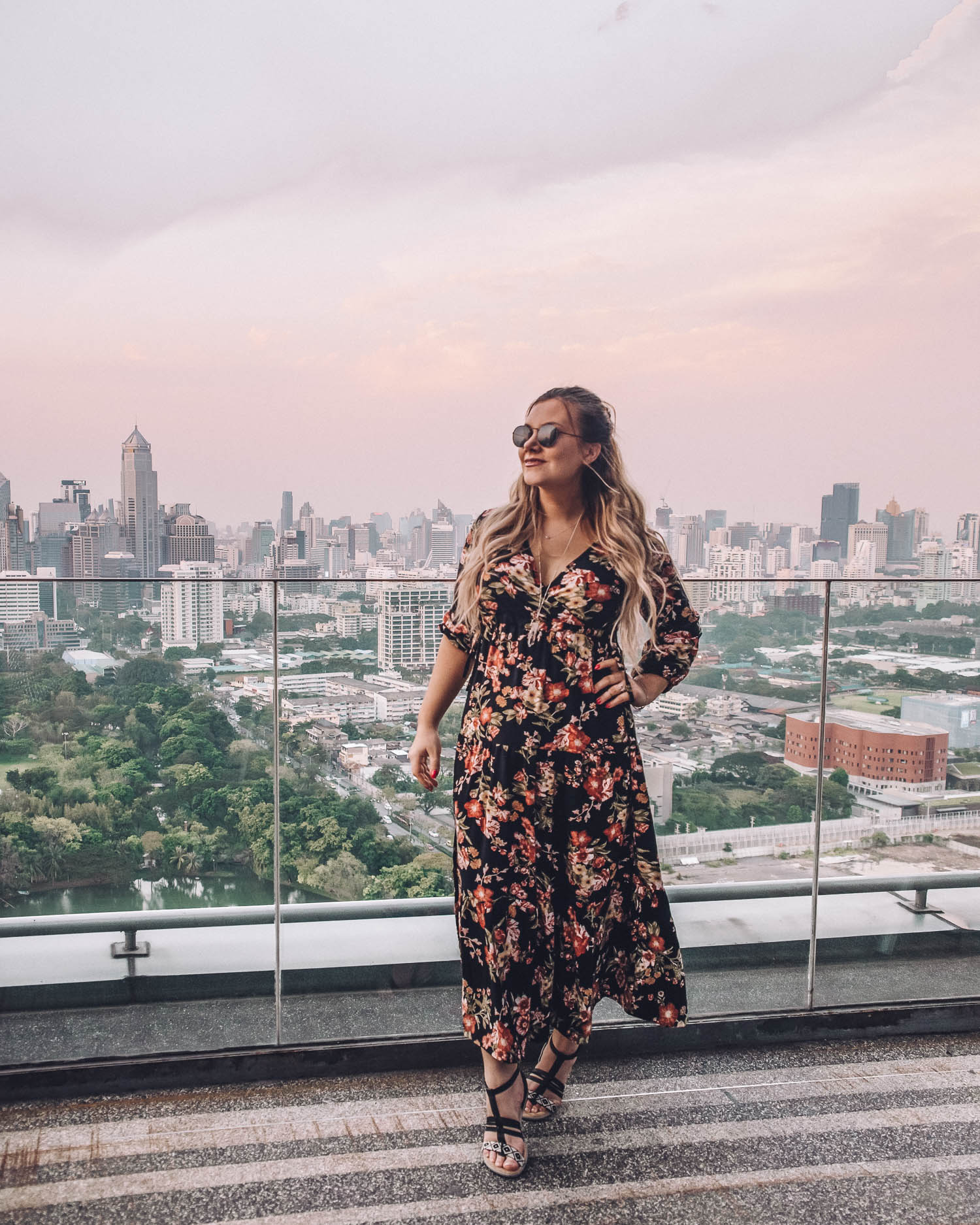 Adaras - Maxidress Outfit på So Sofitel i Bangkok, Thailand