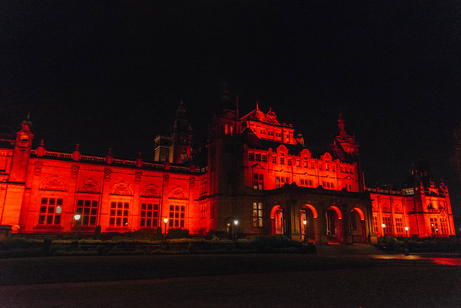 The Glasgow Kelvingrove Art Gallery and Museum at night