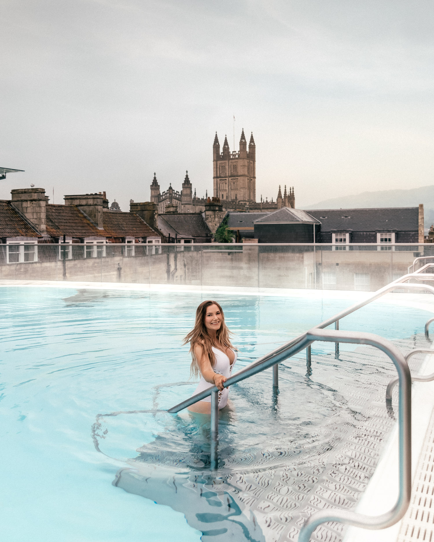 Woman bathing in rooftop-pool at Thermae Bath Spa