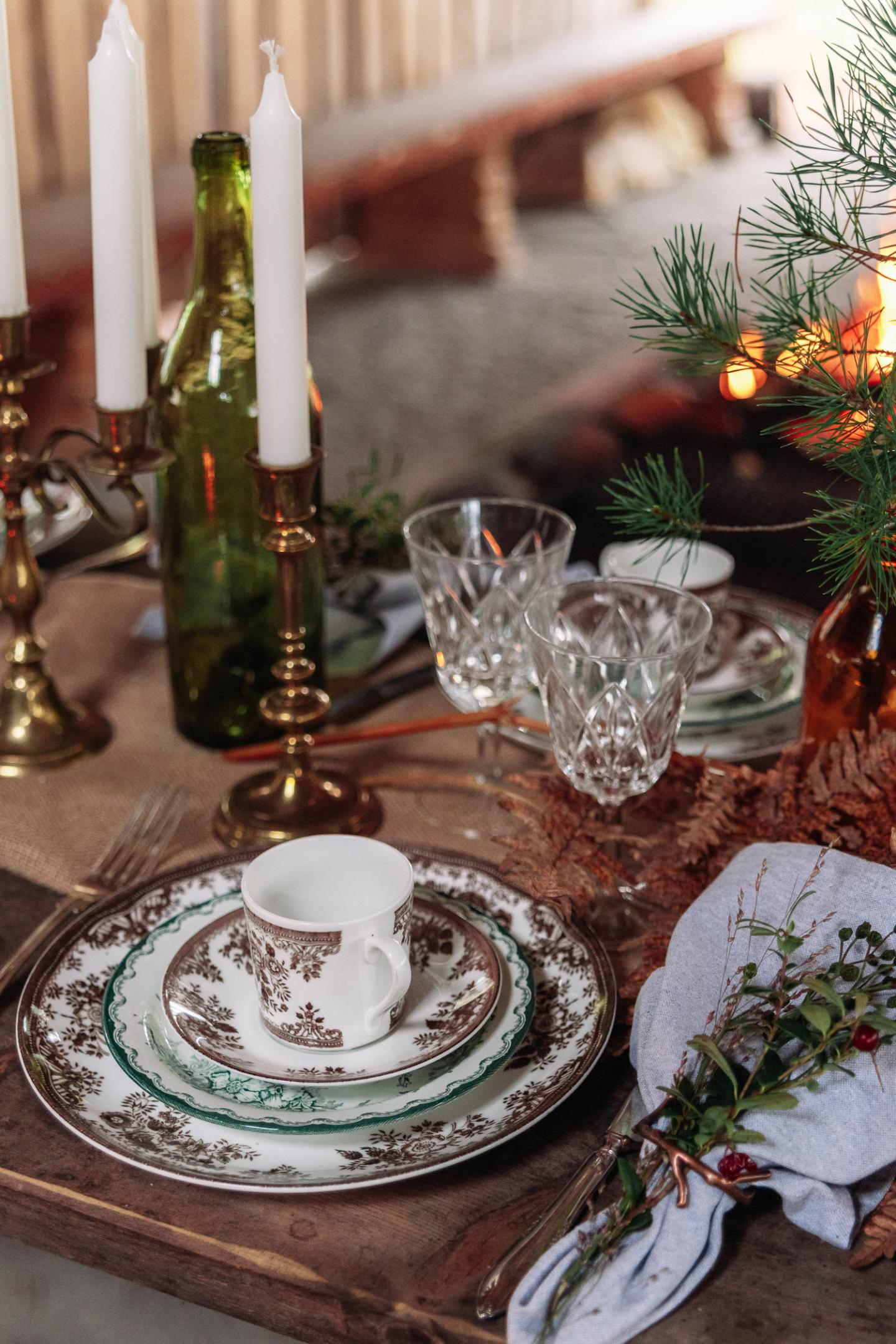 Beautiful table setting in the woods by Fröken Julies Porslin