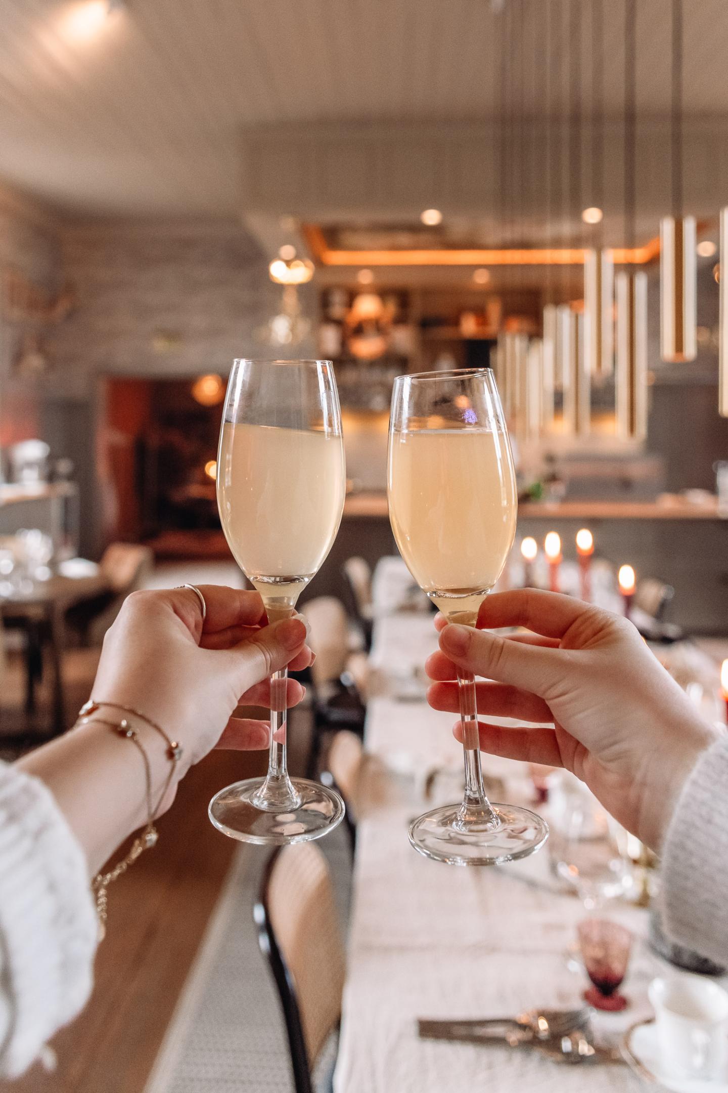 Elin & I toasts with mimosa-inspired breakfast drinks at Egastronomi.