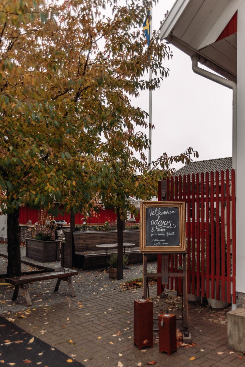 Personalized greeting outside restaurant Egastronomi