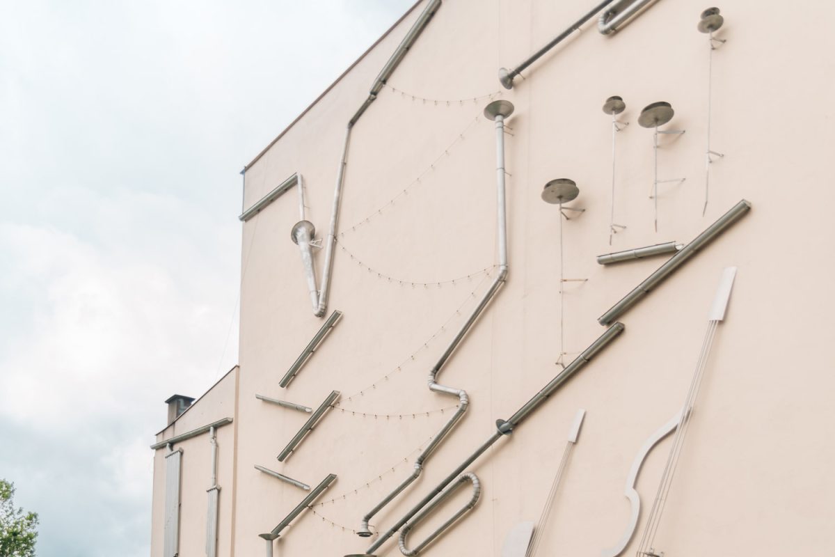 Zielona Symfonia mural plays music when it rains.