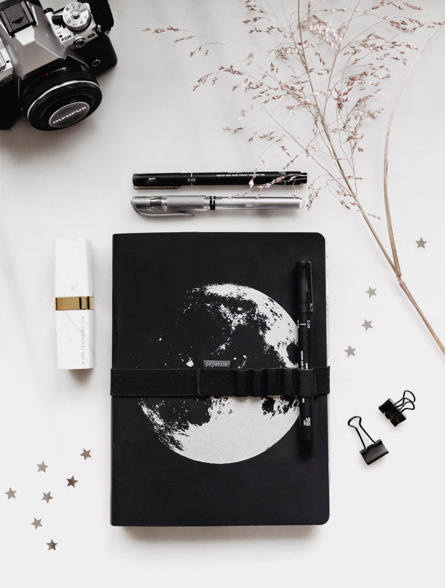 NUUNA Notebook Graphic Frame L - Moon - Bullet Journal
