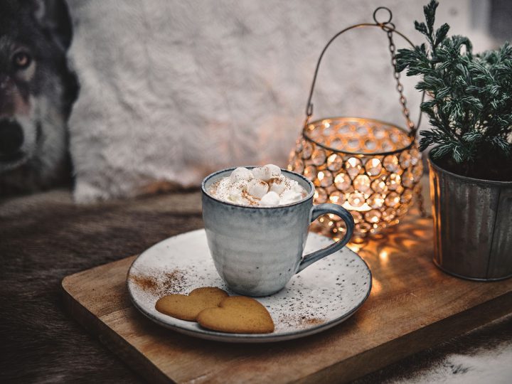 A cup of Hot Chocolate with cream and mini marshmallows | Varm choklad