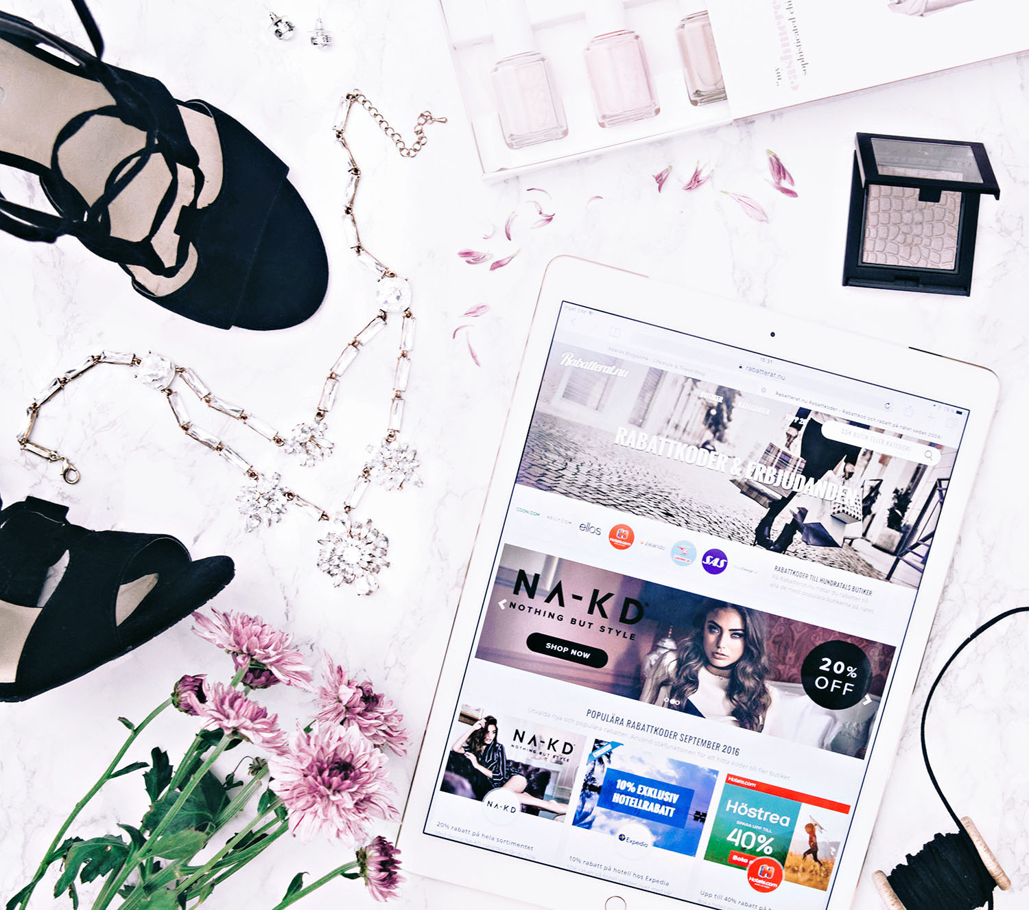 How to Master Flatlays for Instagram - 8 Steps from Composition to ...