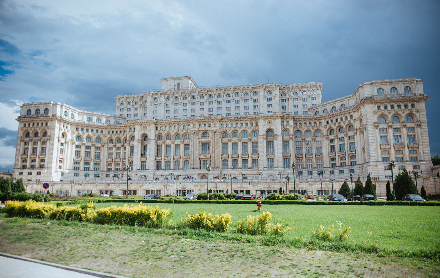 в бухаресте дворец парламента