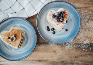 RECIPE: Fluffy Vegan Pancakes with Applesauce (Gluten-Free)